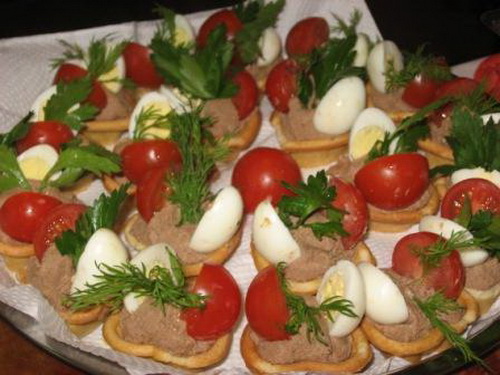 Тарталетки с печенью и помидорами черри2