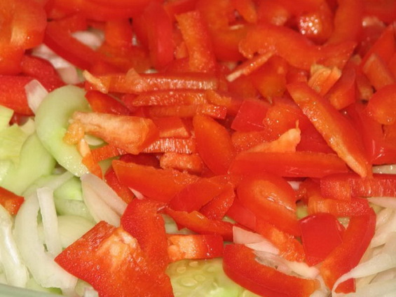 Салат на зиму из огурцов и болгарского перца
