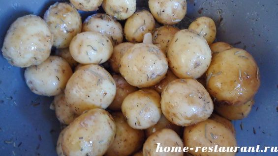 молодой картофель запеченный в духовке 