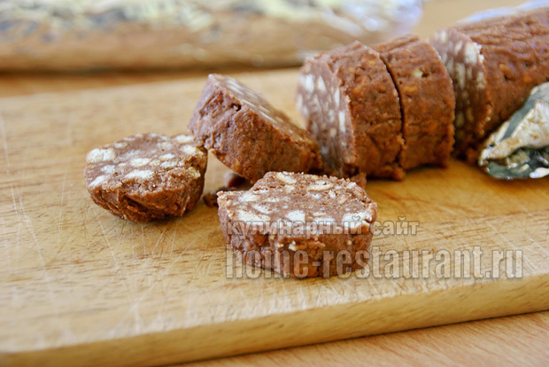 Шоколадная колбаса: рецепт из печенья с фото