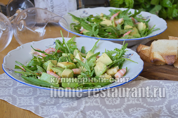 Салат с рукколой креветками и авокадо фото_7