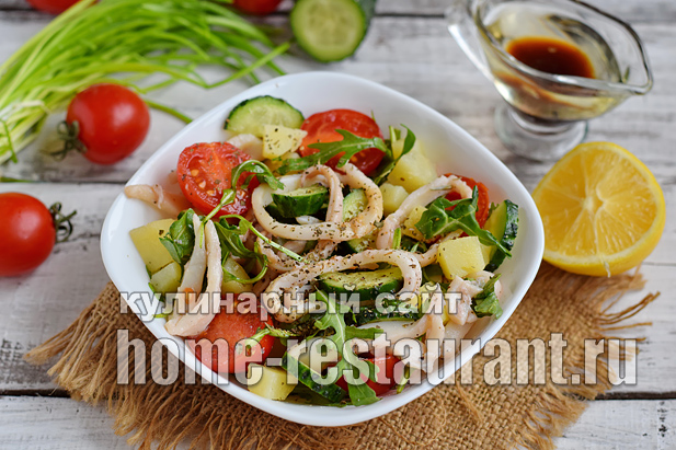 Салат с кальмарами, овощами и рукколой_10