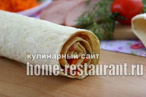 Рулет из лаваша с корейской морковью и колбасой и сыром рецепт с фото