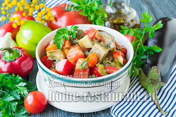 Салат из запеченных баклажанов и перца фото